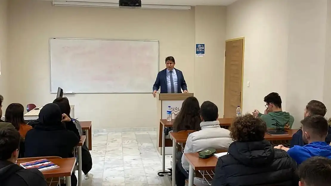 Muğla Üniversitesi Ormancılık Bölümü öğrencileri gelecekteki mesleklerinin inceliklerini duayenlerden dinledi
