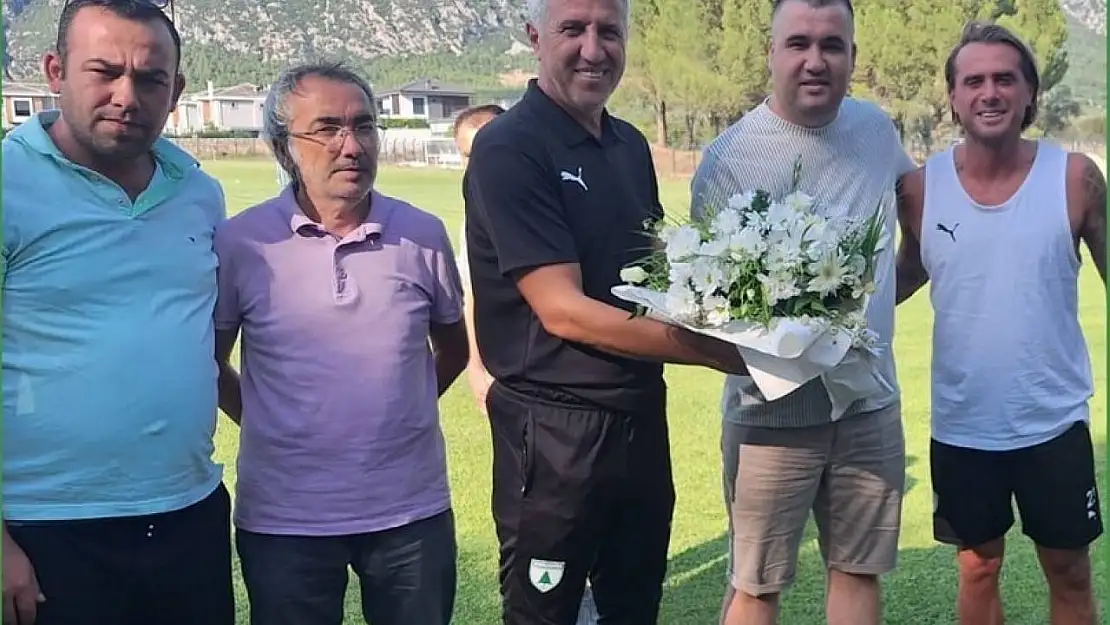 Muğlaspor'a sezon öncesi 48 Gençlik taraftarları destek verdi