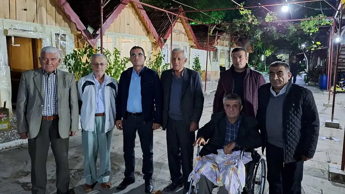 Muhtarlar Günü'nde mahallesinde görev yapmış eski muhtarları bir araya getirdi
