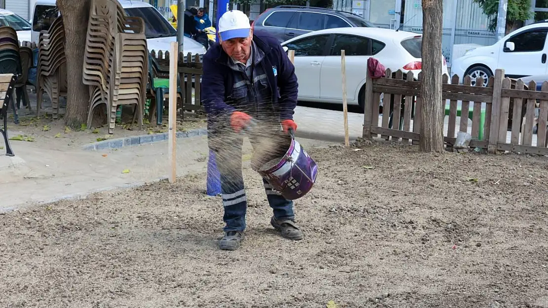 Muradiye parkları yeşillendiriliyor