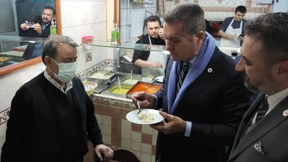 Mustafa Sarıgül esnaf lokantasında pilav yedi