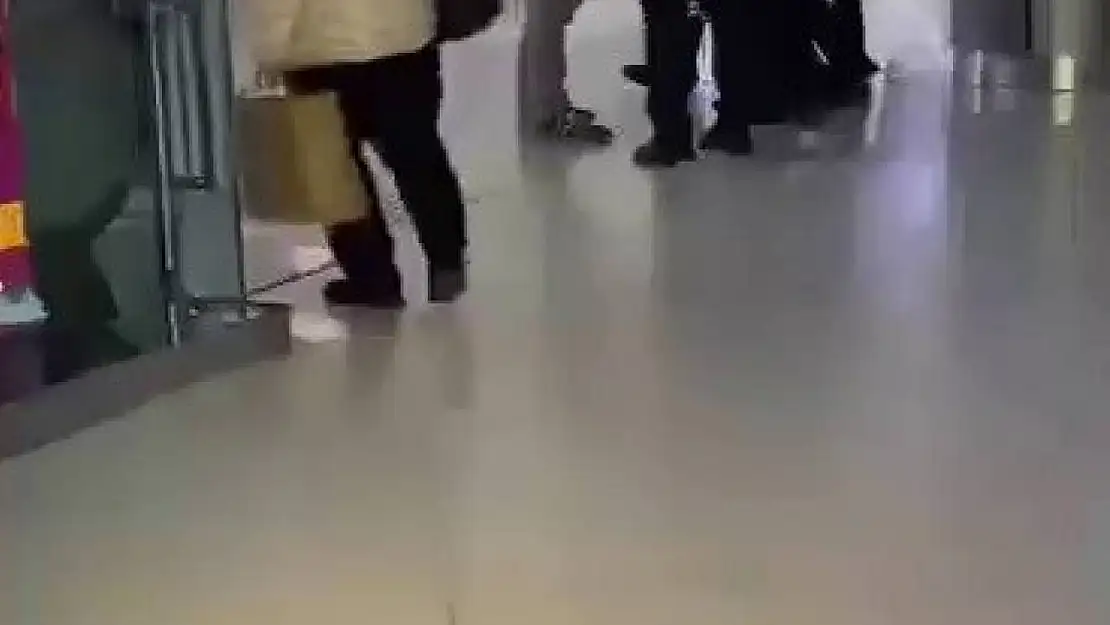 Müşteri ile güvenlik görevlisinin tartışması kamerada