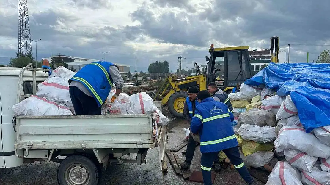 Nazilli Belediyesi ihtiyaç sahibi ailelerin yuvasını ısıtıyor