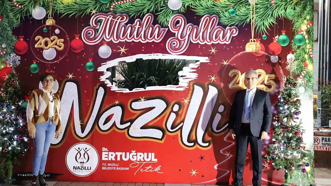 Nazilli Belediyesi'nden Cumhuriyet Meydanı'na özel platform ve ışıklandırma