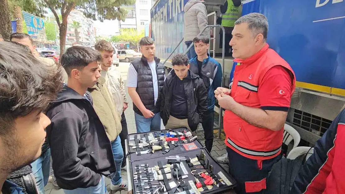 Nazilli'de deprem simülasyon eğitim tırı ilgi gördü