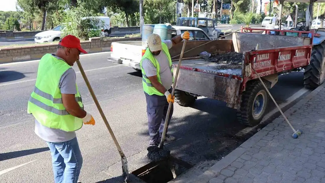 Nazilli'de karayolu güzergahı üzerinde mazgal temizliği yapıldı