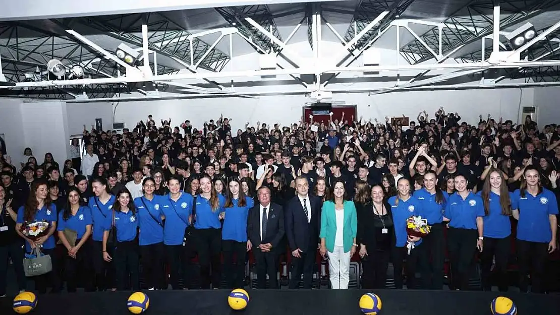 Nilüfer Belediyespor Eker Kadın Voleybol Takımı, öğrencilere altın tavsiyeler