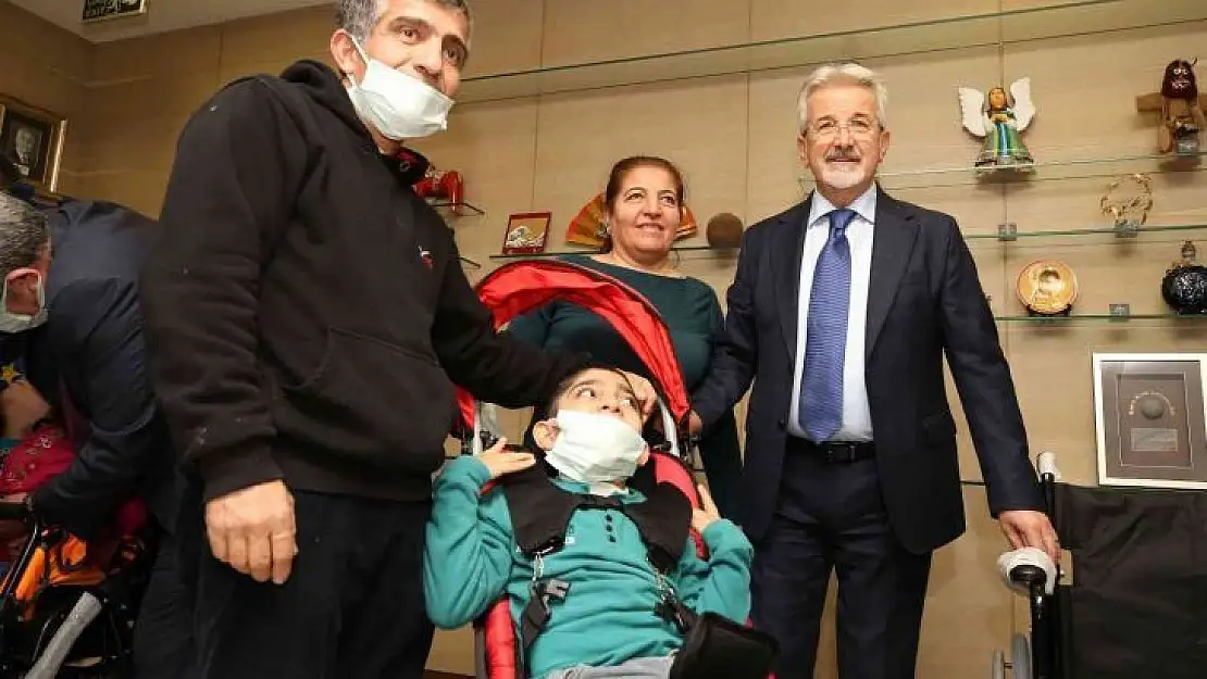 Nilüfer'de engellilere tekerlekli sandalye