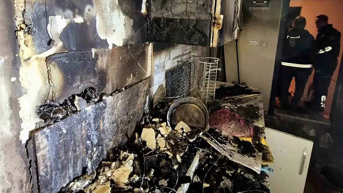 Ocakta unutulan yemek evi küle çevirdi