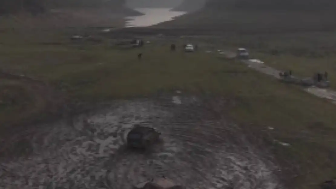 Off-road grubunun çamur içindeki dansı havadan görüntülendi