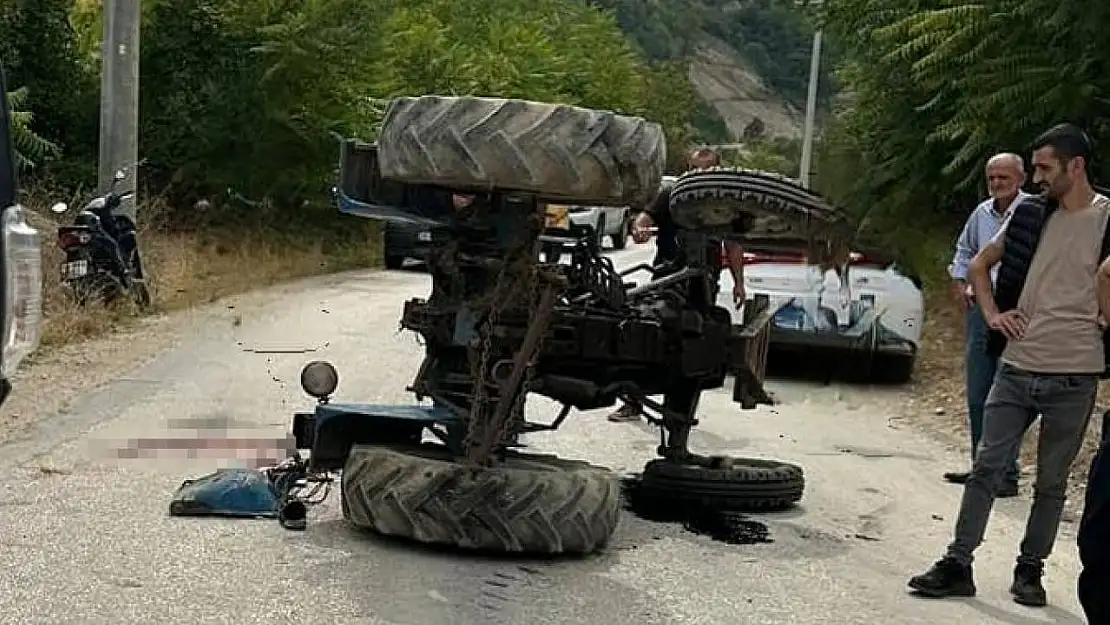 Oğlunun kullandığı traktörün altında can verdi