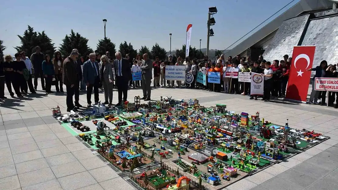 Öğrenciler 23 Nisan coşkusu ile Lego şehir inşa ettiler