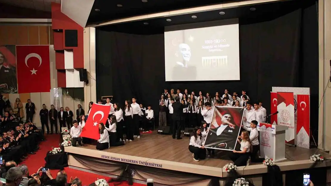 Öğrencilerin 'Atatürk Oratoryosu' ayakta alkışlandı