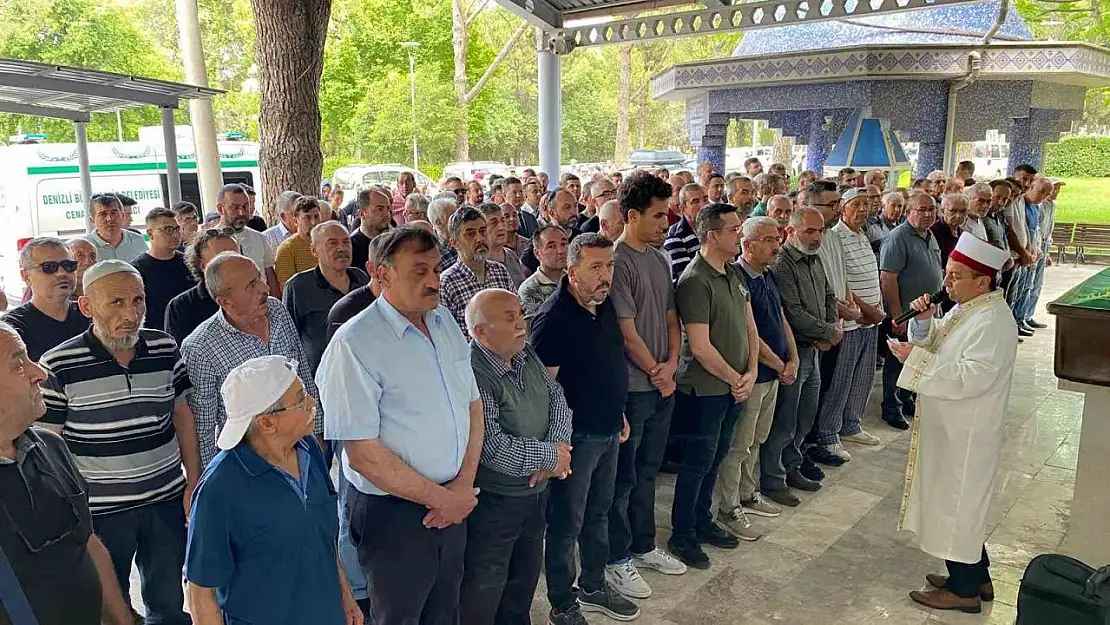 Öğrencileriyle voleybol oynarken vefat eden öğretmen toprağa verildi