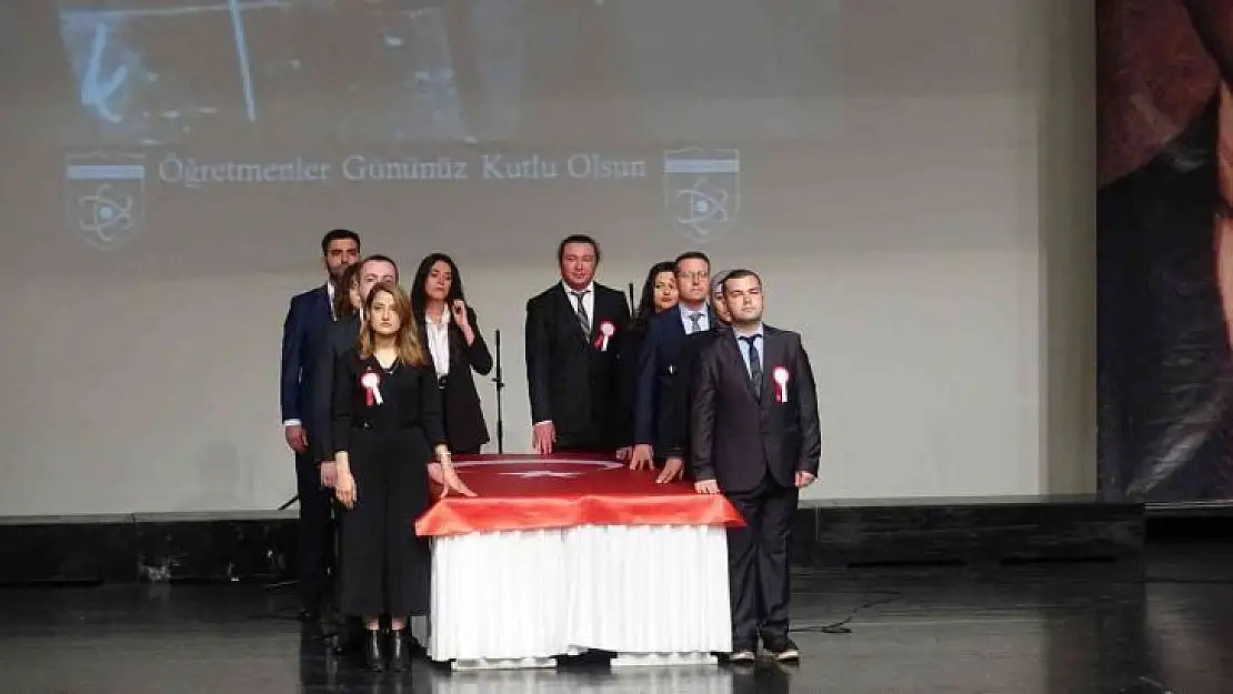 Öğretmenler Gününde genç öğretmenler yemin etti