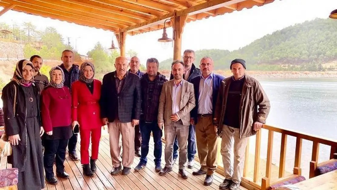Öğretmenler, gününü gölet manzarasıyla kutladı