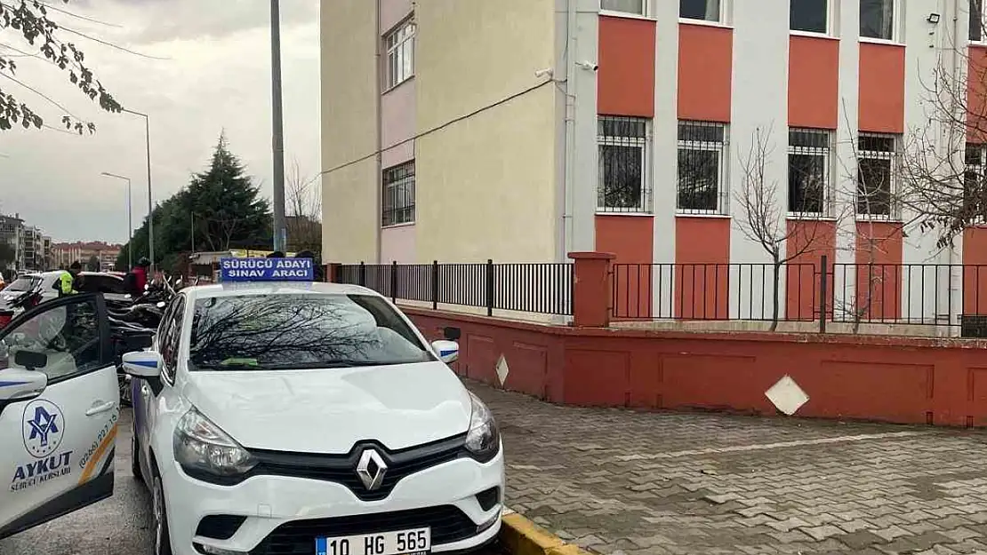 Okul civarında sürücü kursuna velilerden tepki