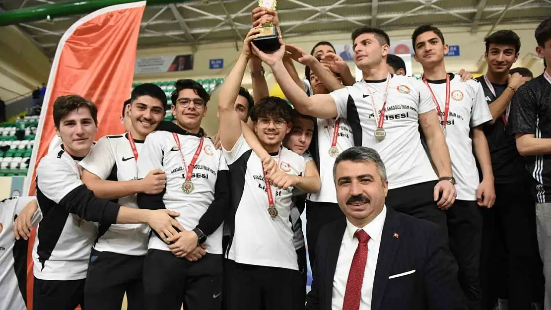 Okul sporları ilçe şenliklerinde görkemli final