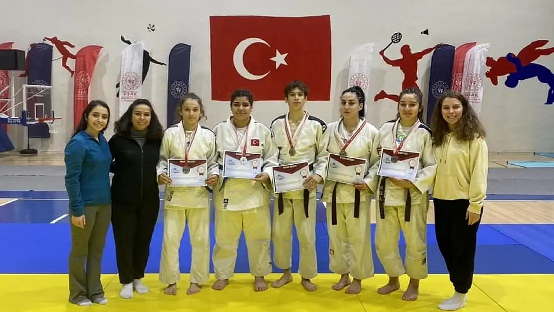 Okul sporlarında Salihli rüzgarı esti