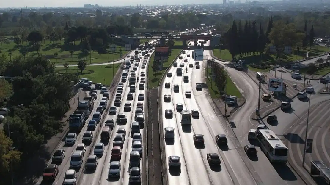 Okullar açıldı, Bursa'da yollar tıkandı