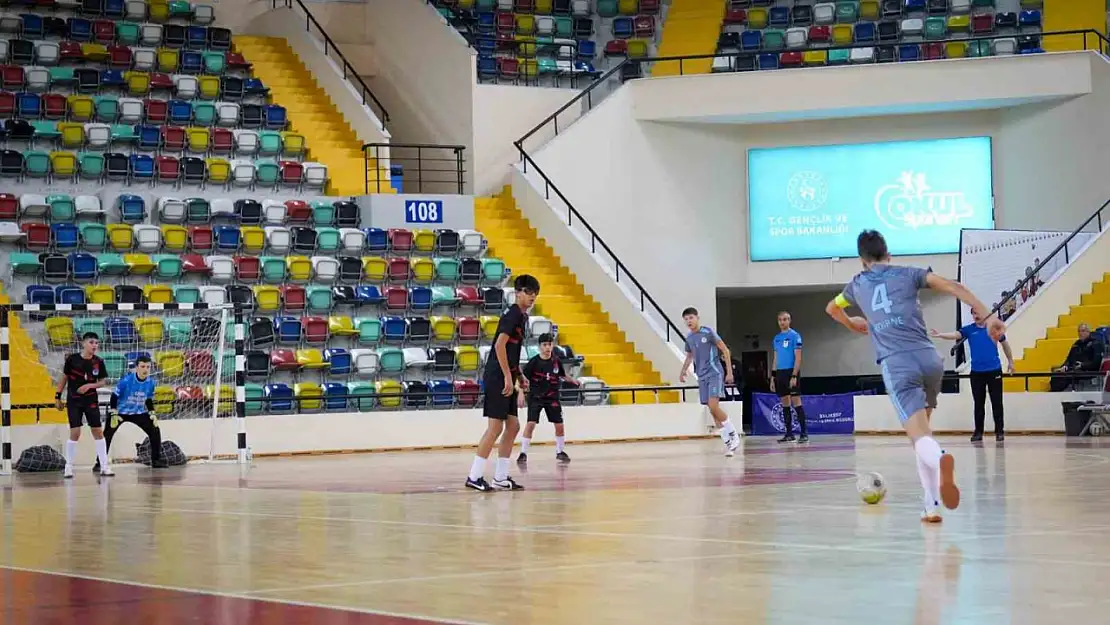 Okullar arası futsal müsabakaları başladı