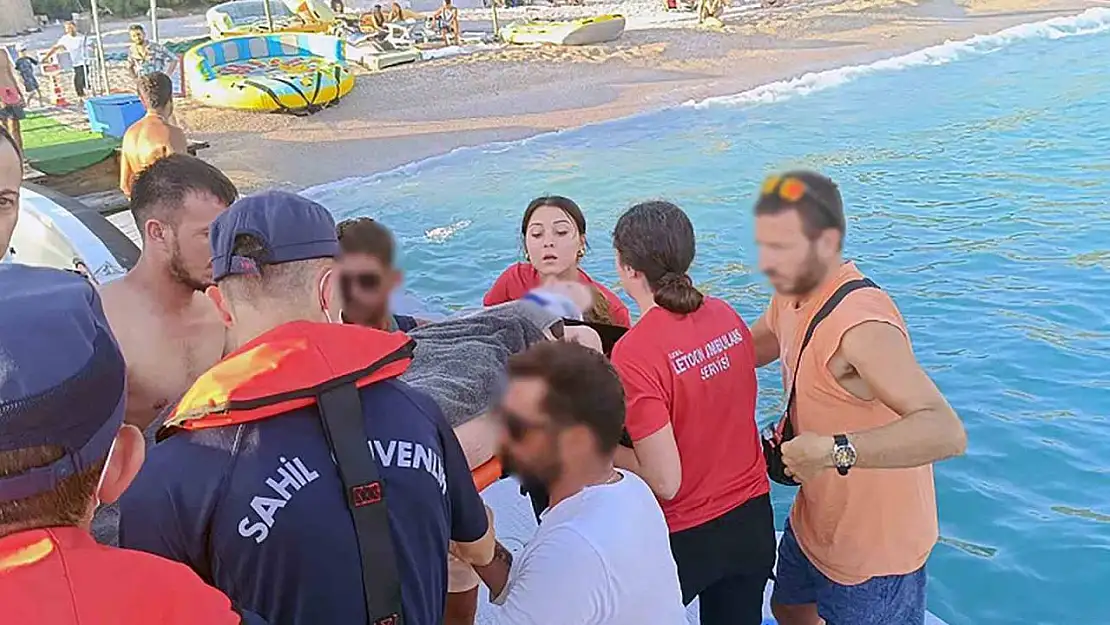 Ölüdeniz'de yüzerken yaralanan vatandaşa Sahil Güvenlik 'ten tıbbi tahliye