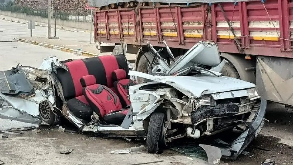 Ölümlü kaza güvenlik kamerasına yansıdı
