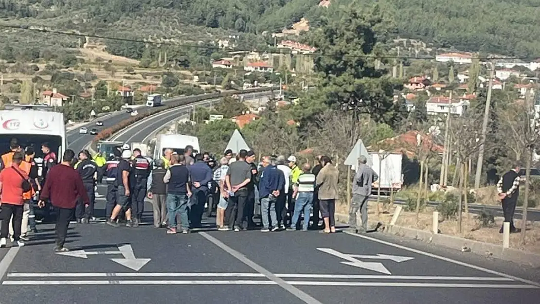 Ölümlü kaza sonrası yolu kapattılar