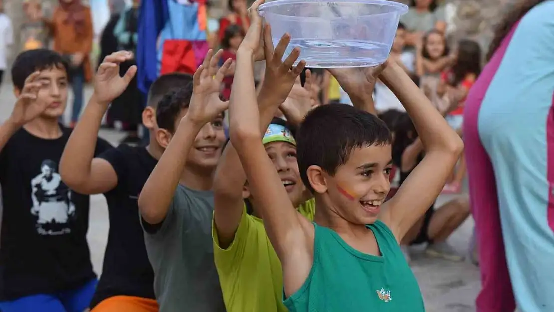 Onbeş mahallede 15 bin çocuk sokak oyunlarında buluştu