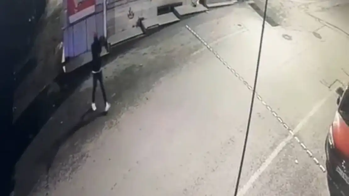 Önce etrafı kolaçan etti sonra iş yerine kurşun yağdırdı