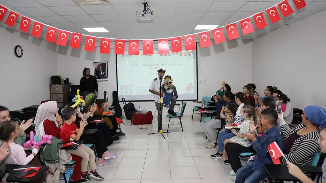 Onkoloji servisindeki çocuklar Cumhuriyet Bayramı'nı kutladı