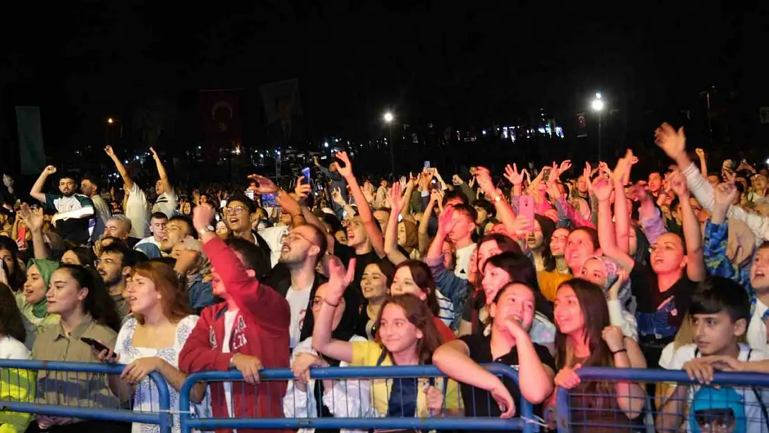 Orhaneli Karagöz Festivali ve Kurtuluş şenlikleri coşkuyla kutlandı