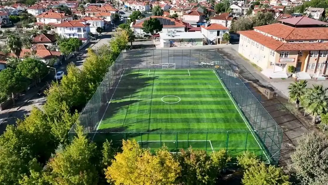 Ortaca'da halı sahalarına kavuşmaya başladı