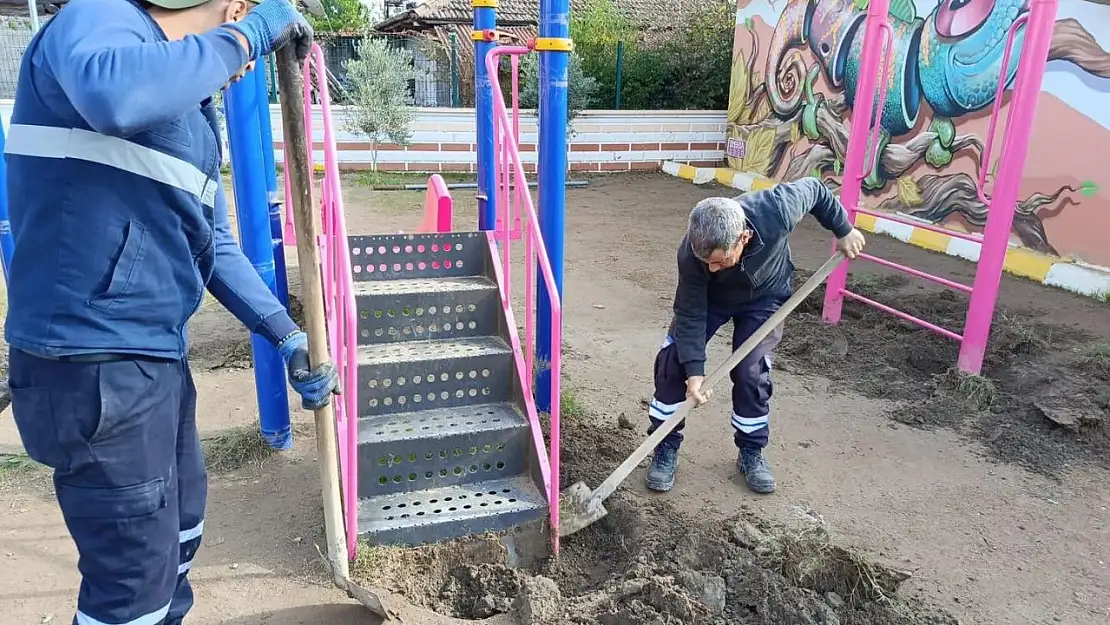 Ortaca'da yol ve parkların bakım onarım çalışmaları devam ediyor