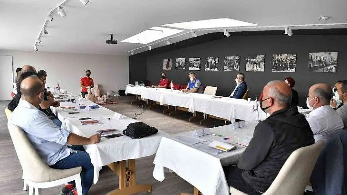 Osmangazi personeline Kızılay'dan ilk yardım sertifikası