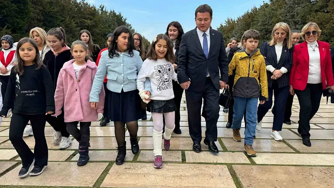 Osmangazili çocuklar Anıtkabir'de