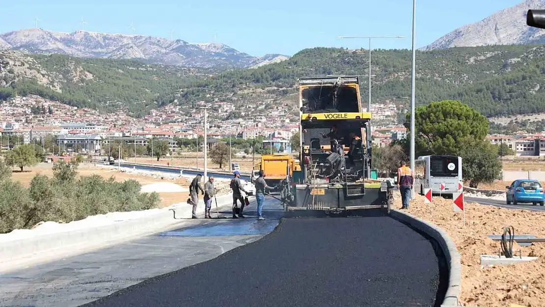 Otogar yolunda üçüncü kat sıcak asfalt çalışması başladı