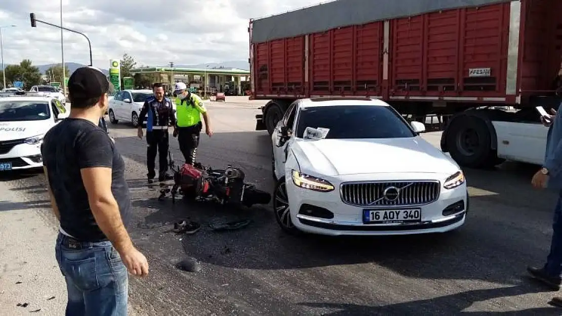 Otomobil ile çarpışan motosikletin sürücüsü ağır yaralandı