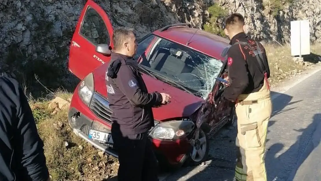 Otomobil ile kamyonet çarpıştı: 3 yaralı