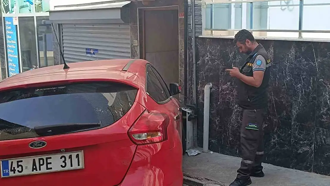 Otomobil ile motosiklet çarpıştı: 1 kişi ağır yaralandı