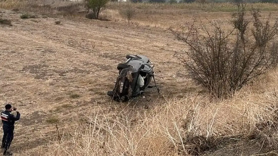 Otomobilin tarlaya uçtuğu kaza ucuz atlatıldı