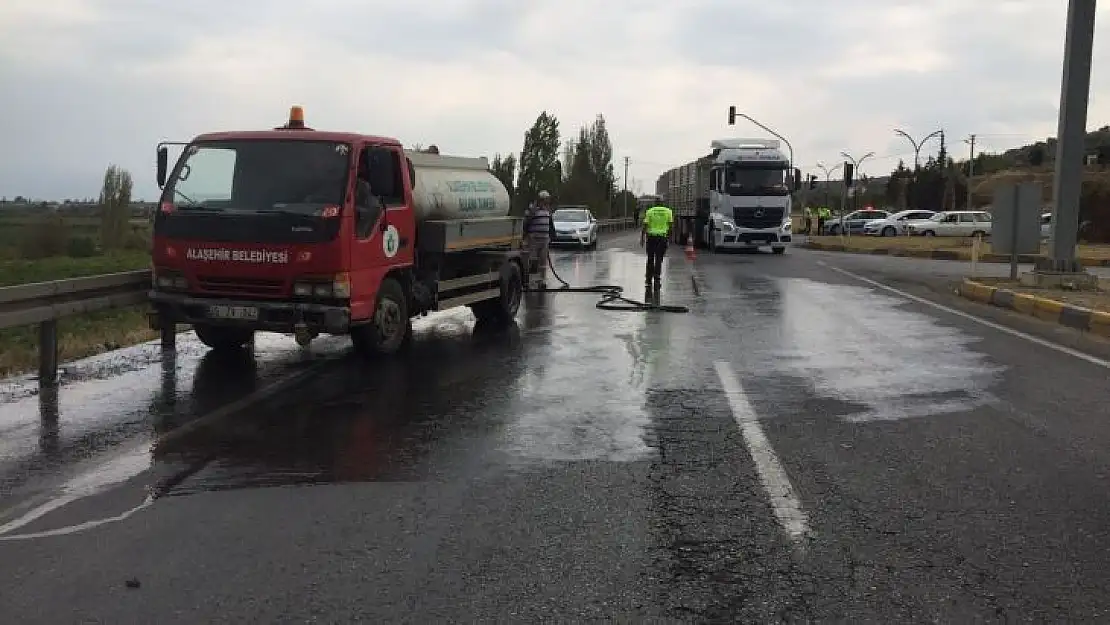 Otomobille çarpışan motosikletin sürücüsü ağır yaralandı