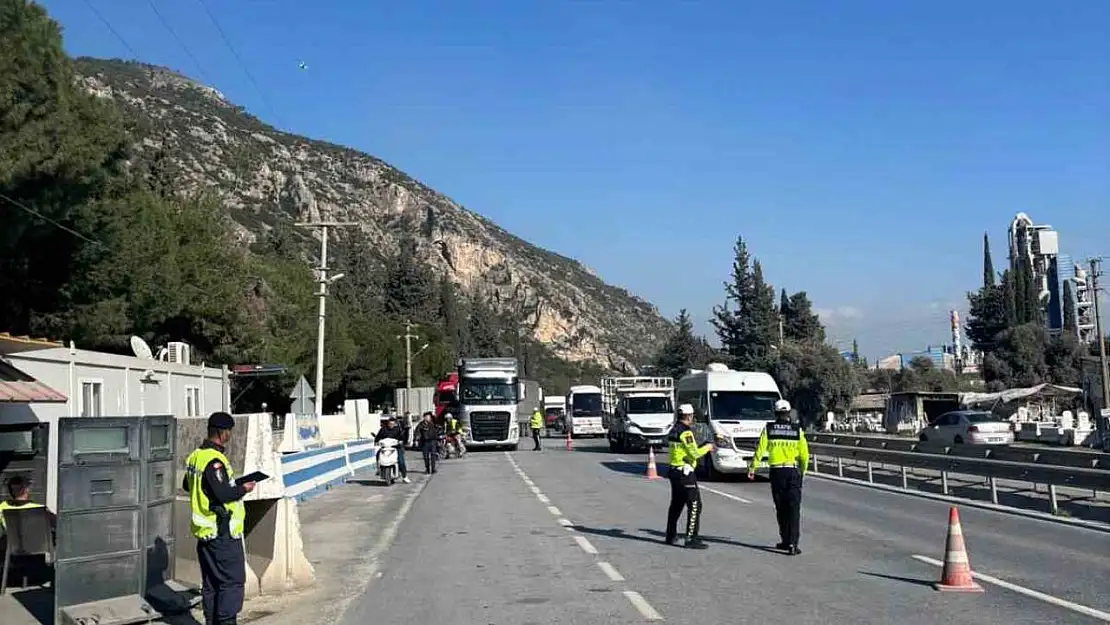Otoyoldaki denetimde 11 sürücüye cezai işlem uygulandı