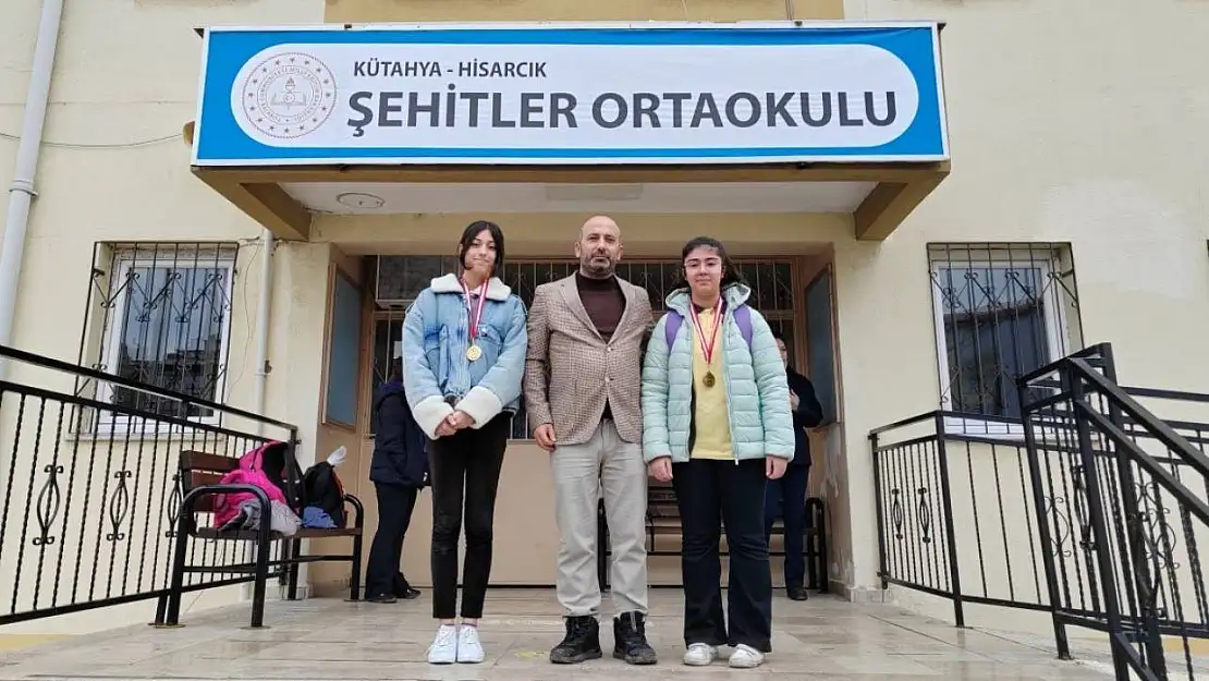 Öykü yarışması il birincisi ve ikincisi Hisarcık Şehitler Ortaokulundan