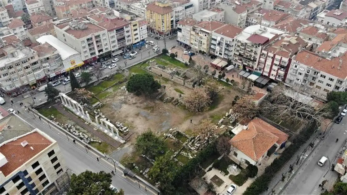 (Özel) Antik şehirle modern şehir iç içe
