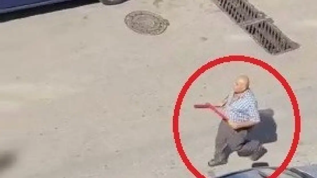 (Özel) Bursa'da cadde ortasında beyzbol sopalı kavga kamerada