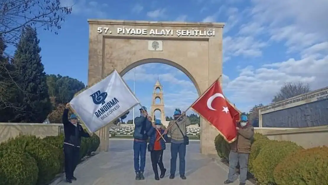 Özel çocuklar şehitlerin huzurunda dua etti