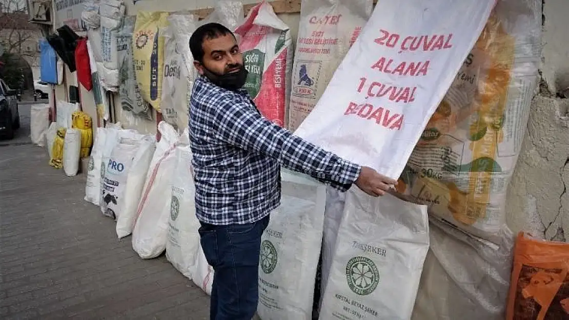 (Özel) Çuvalla para kazanıyor...