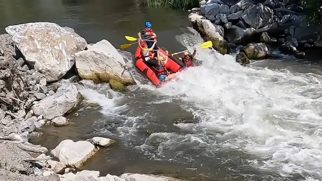 (Özel) Dağcıların nefes kesen rafting heyecanı