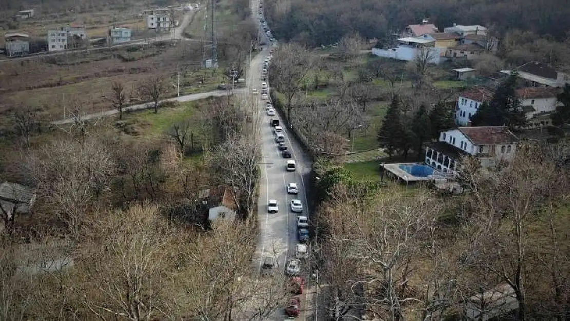 (Özel) Kilometrelerce doğal kaynak suyu kuyruğu